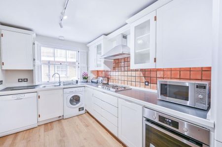 3 bedroom mews to rent - Photo 2