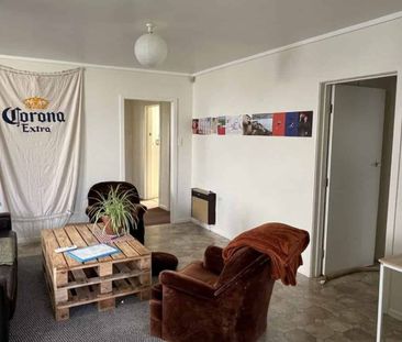 FOUR BEDROOMS - STUDENT RENTAL - Photo 2