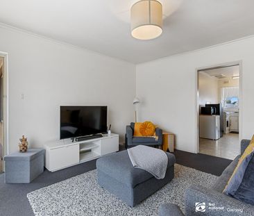 Spacious 3 bedroom upstairs unit! - Photo 1