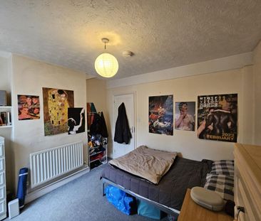 4 bedroom terraced house to rent - Photo 6