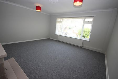 2 bed Detached Bungalow for let - Photo 3