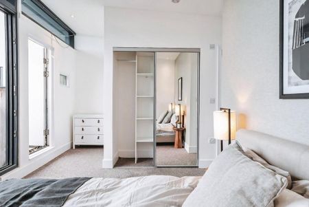 3 bedroom flat to rent - Photo 4