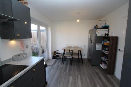 3 bedroom detached house to rent - Photo 3