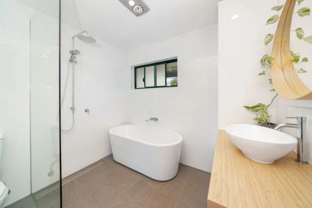 3 BEDROOM RENOVATED COTTAGE CONTACT JULIE SYKES 0438 050 110 - Photo 2