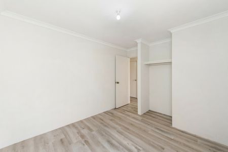Spacious Coastal Family Home with Multiple Living Areas. - Photo 4