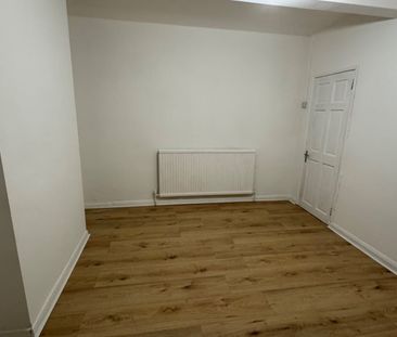 4 Bed Terraced House, Woodmansterne Road, SW16 - Photo 3