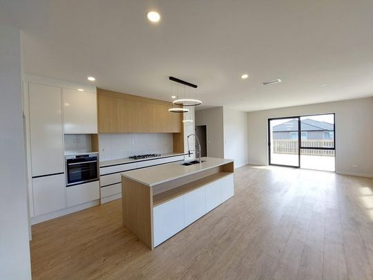 Large 7 Beds house with granny Flat - Photo 1