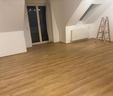 Helle Dachgeschoßwohnung in Linz: 3 Zimmer, Balkon und moderne Auss... - Photo 6