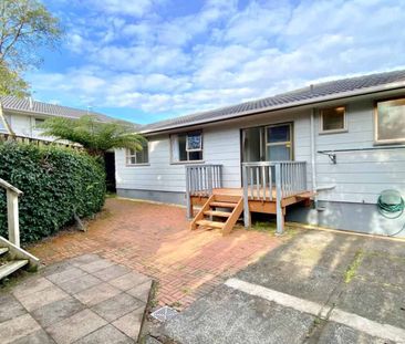 Sunny & Spacious 3-Bedroom House in Torbay - Photo 2
