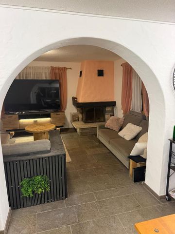 Alleinstehendes Einfamilienhaus mit gepflegtem, grossem Garten - Foto 2
