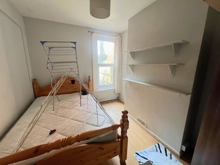 4 bedroom semi-detached house to rent - Photo 5