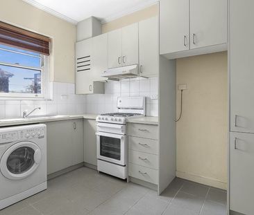 Stylish Art Deco St Kilda apartment - Photo 4