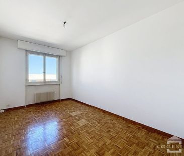 Agréable appartement de 3 pièces au 4ème étage proche du centre ville - Photo 4