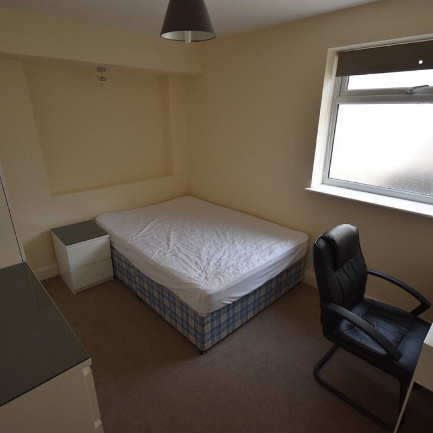 1 bed Room in Shared House - To Let - Photo 1