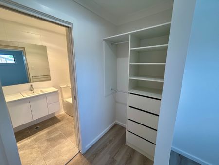 New Build - Stunning 4 Bedroom Executive Property - 3 Bathrooms - Ducted Air - Photo 5