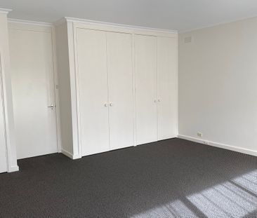 1/8 Mary Street, Kew VIC 3101 - House For Rent | Domain - Photo 2