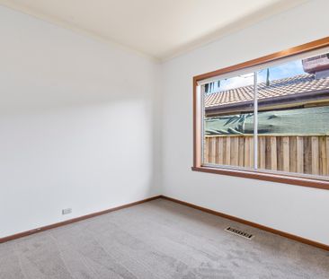 Effortless Living in a Well-Located Keilor East Home - Photo 5