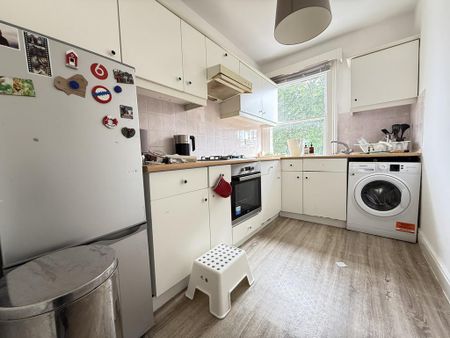 2 bedroom flat to rent - Photo 4