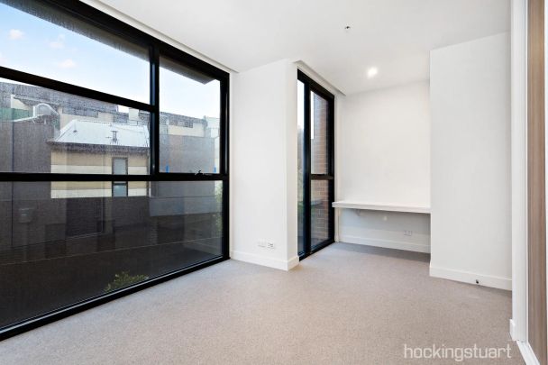 Near New Townhouse With Private Courtyard - Photo 1