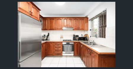 Stylish North-Facing Townhouse in Boutique Croydon Complex - Photo 3