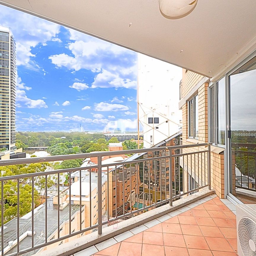 2 Bedroom Apartment with Great Views&excl;&excl; - Photo 1