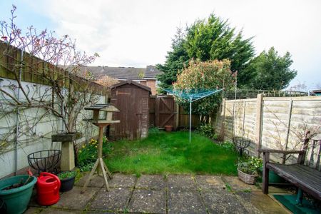 2 bedroom terraced house to rent - Photo 3