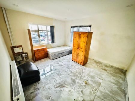 5 bedroom terraced house to rent - Photo 4