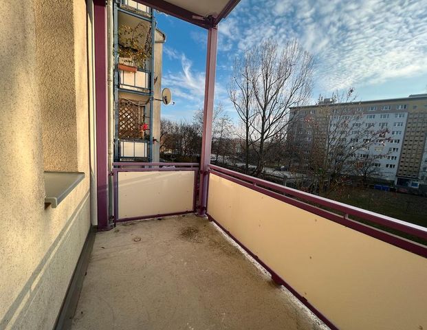 Wir sanieren für Sie - 2 Raum Wohnung mit Balkon und Dusche - Photo 1