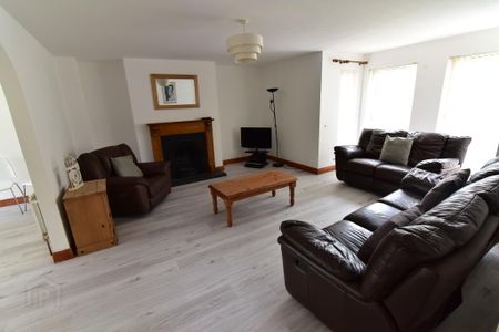 17 Millfort Close (Student Let 9-12months), Portstewart, BT55 7GZ - Photo 2