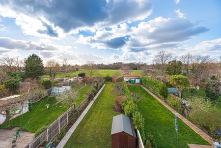 Recently Renovated 4 Bedroom 2 Bathroom Family Home to Let Close to Epsom Town Centre - Photo 5