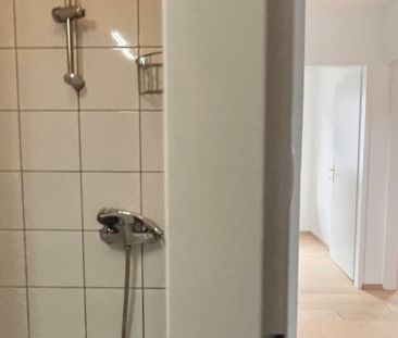 Kleine 2 Zimmer Wohnung im Dachgeschoss mit französischem Balkon. - Foto 1