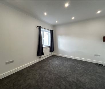 Rusham Road, Egham, Surrey, TW20 9LS - Photo 4