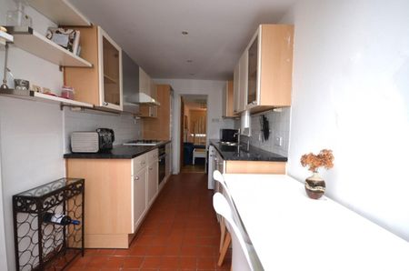 2 bedroom House To Let - Photo 5