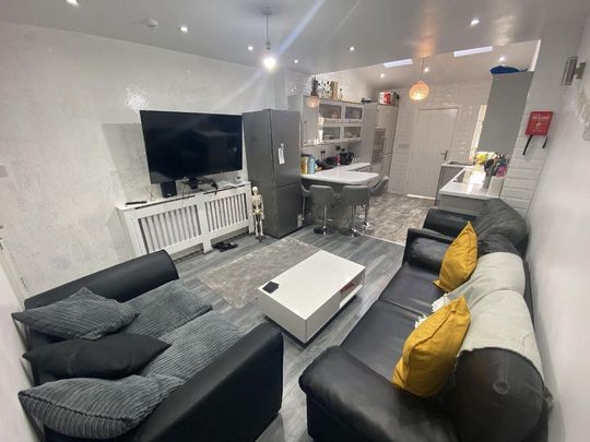 6 bedroom house share to rent - Photo 1