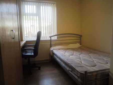 8 bedroom terraced house to rent - Photo 2