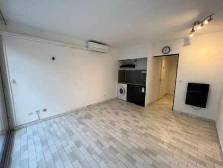 Location Appartement 1 pièce 22m² SANARY SUR MER 83110 - Photo 3