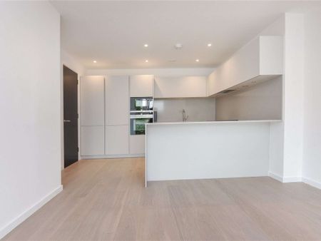 A beautifully appointed one bedroom apartment situated on 4th floor of this fine development conveniently located directly opposite Borough underground station (Northern Line). - Photo 2