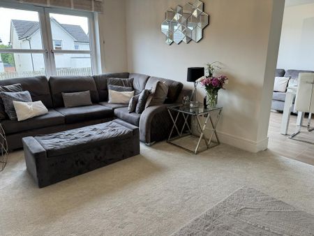 3 bedroom detached house to rent - Photo 2