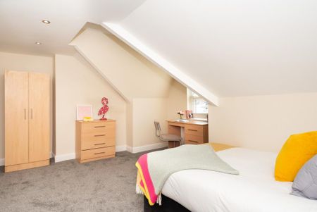 1 bedroom in a house share to rent - Photo 2