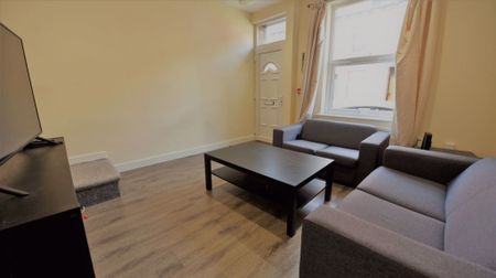 4 bedroom House in Welton Place, Leeds - Photo 4