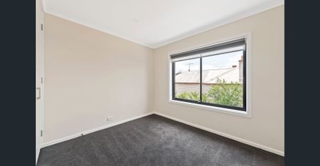 Renovated Top Floor Apartment - Photo 2