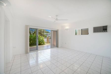 Spacious ground floor unit close to CBD - Photo 5