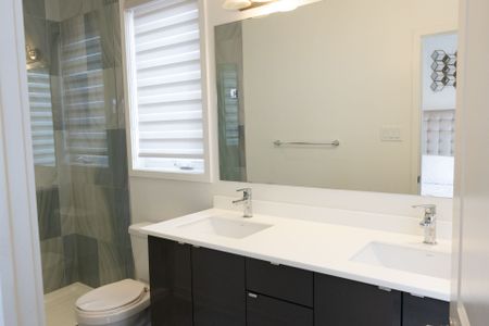 For Lease - 206 Huguenot Road, Oakville, Ontario - Photo 3