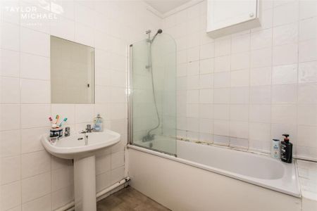 4 bedroom terraced house to rent - Photo 4