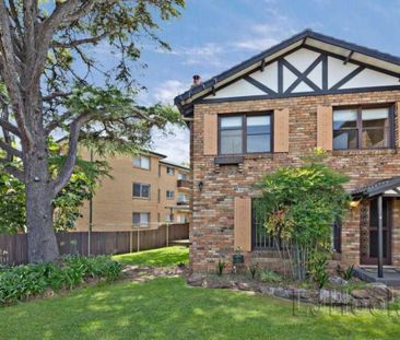 Townhouse In Convenience Location - Photo 5