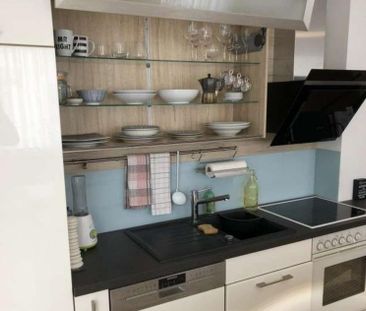 Helle 53qm 2-Zimmer-Wohnung möbliert/EBK/Balkon/Parkett - Foto 1