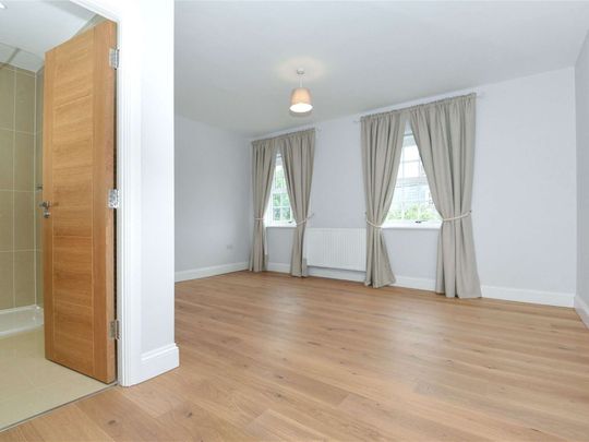 A modern three bedroom second floor apartment with off-street parking situated in the heart of Eton. - Photo 1