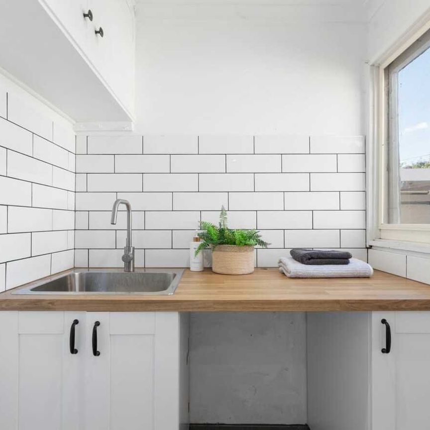 Light, Bright & So Convenient - 2 Bedroom home - Photo 1