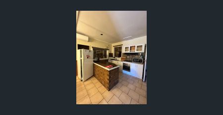 Fully Furnished 2 Bedroom Maisonette - Photo 5