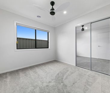 Near new 4 bedroom home! - Photo 6